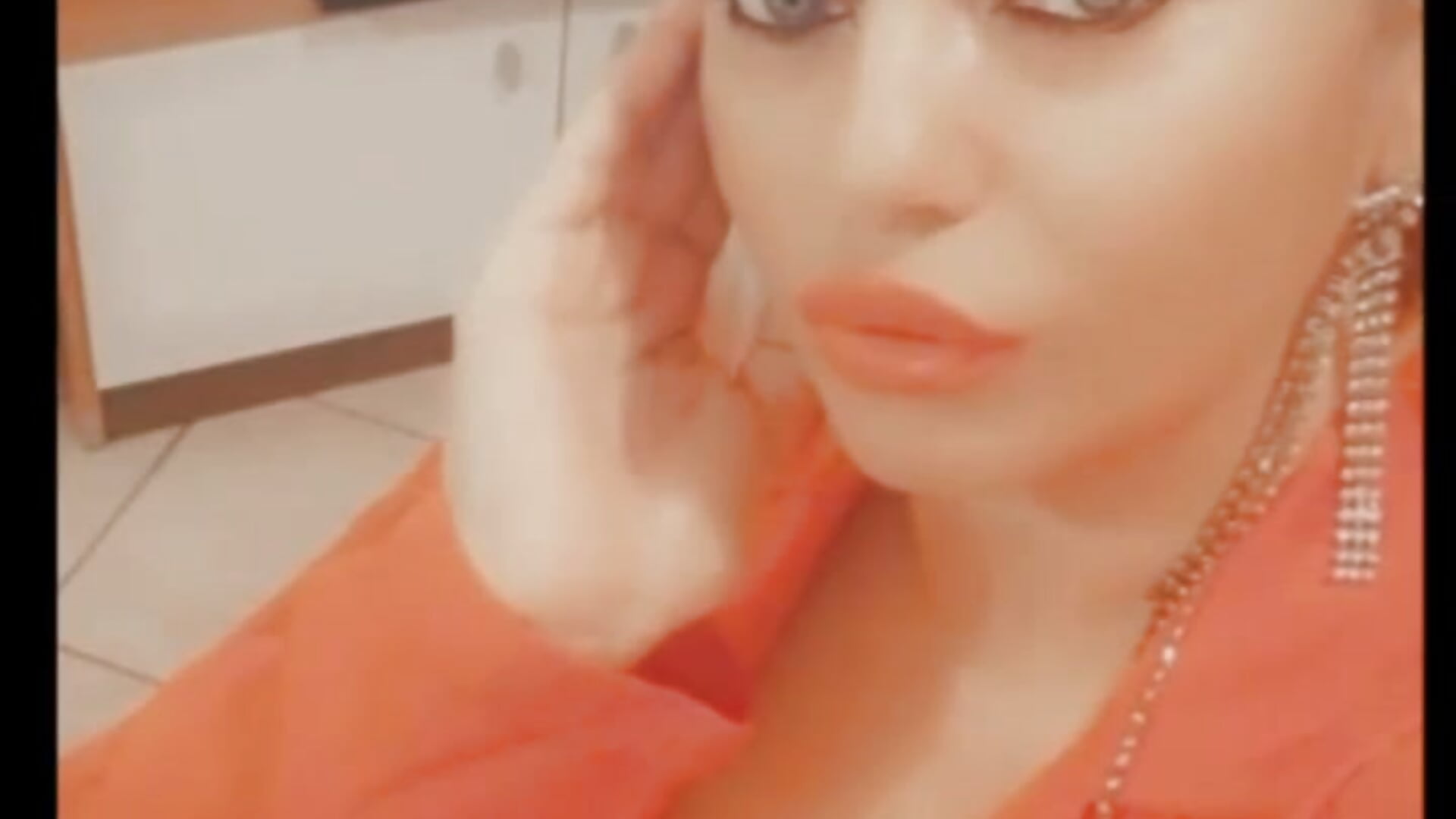 1000031148 - video by ADELE30 cam model