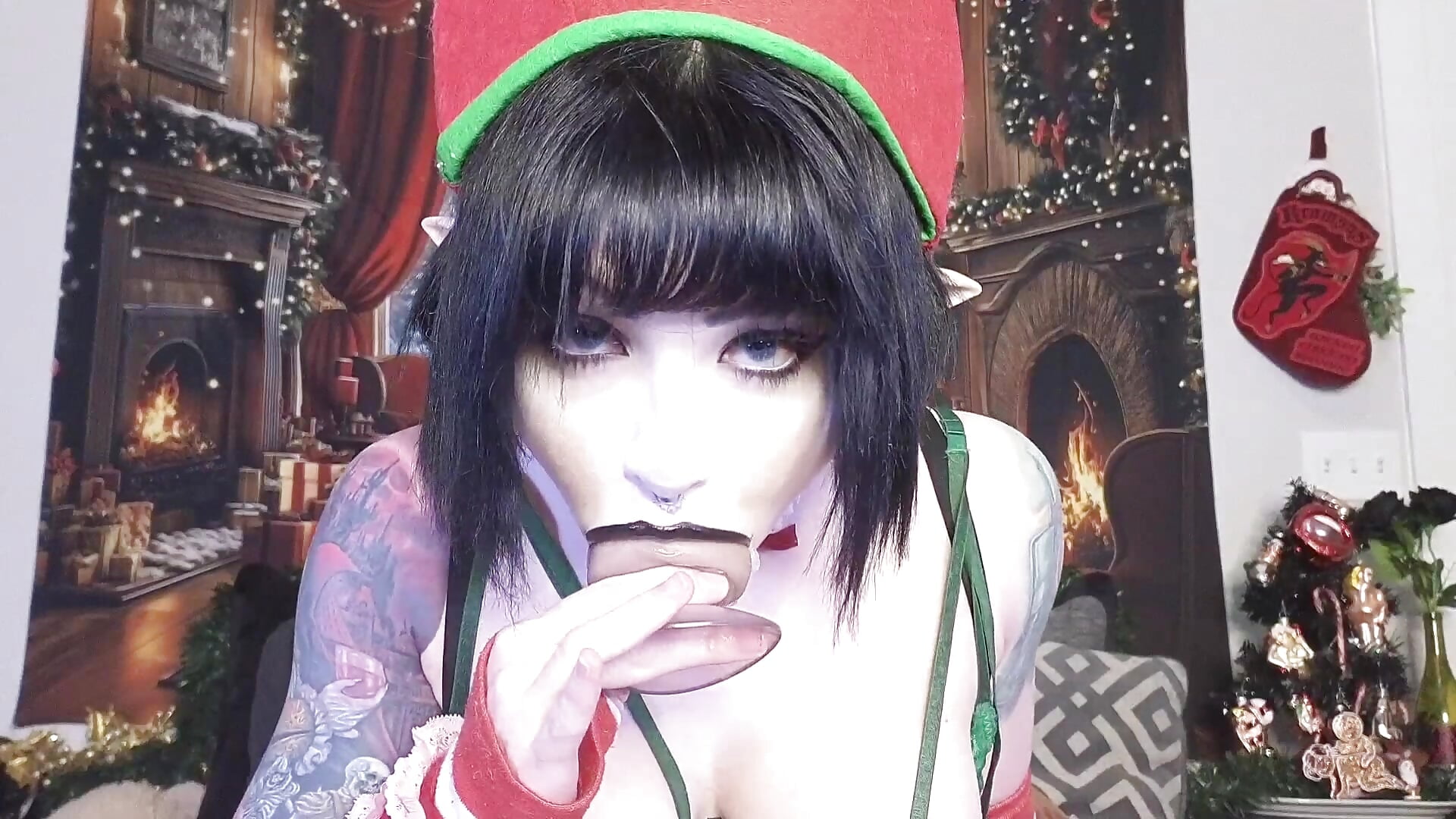Xmas Elf Blowjob - 視頻由 Ivey_Strigoi 主播提供