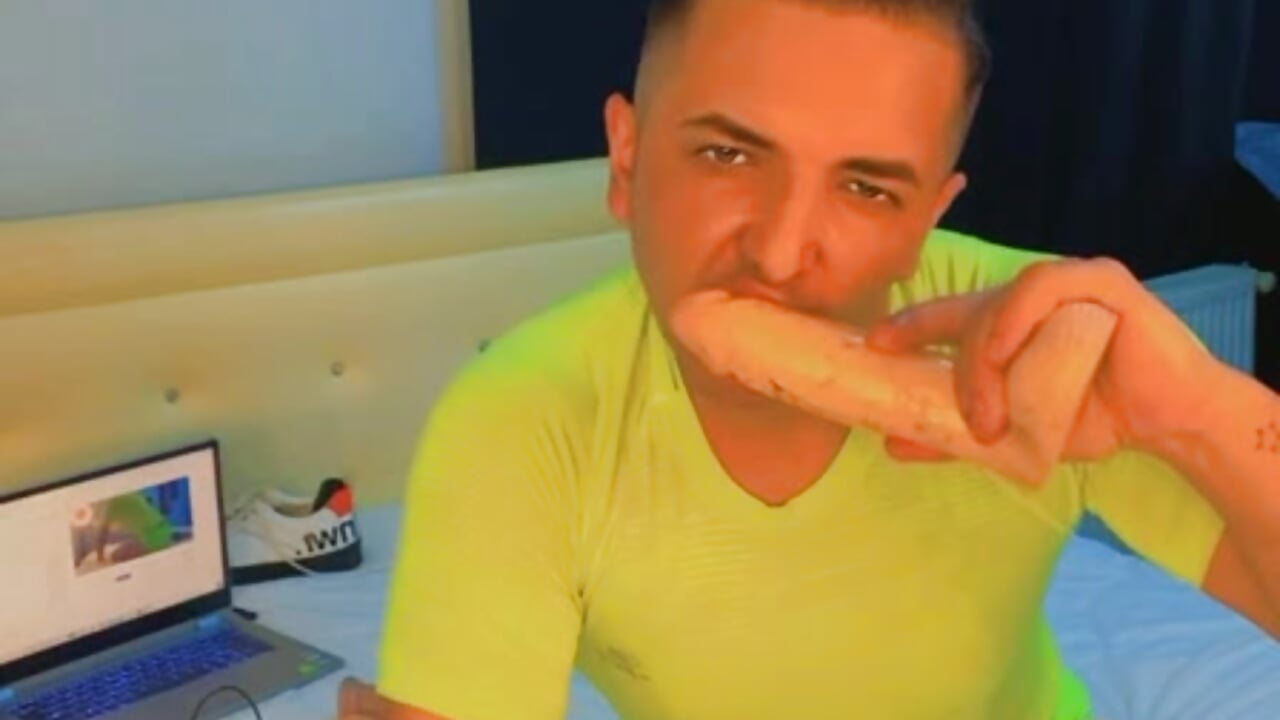 Strapping - فيديو من Arabbatu موديل الكام