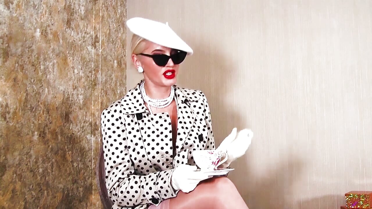 Modern VVITCH - video by GoddessCeline cam model