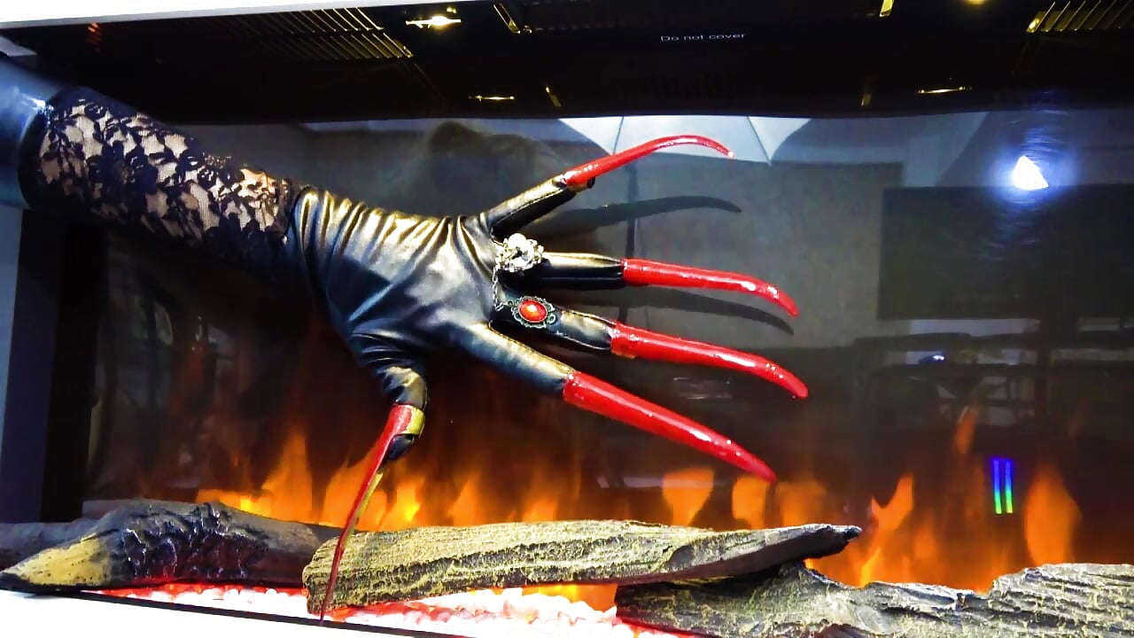 GLOSSYLIPS - video by GoddessCeline cam model