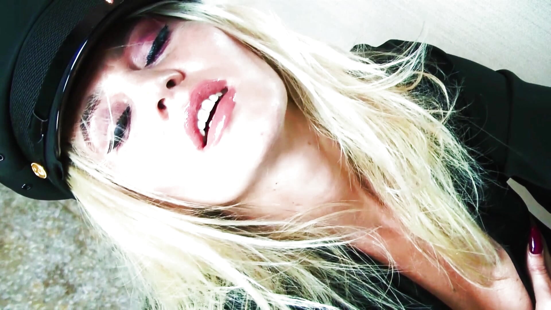 ASMR JOI GAMES - GoddessCeline adlı kamera modelinin videosu