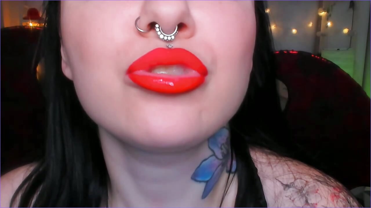 MESSY SPIT PLAY