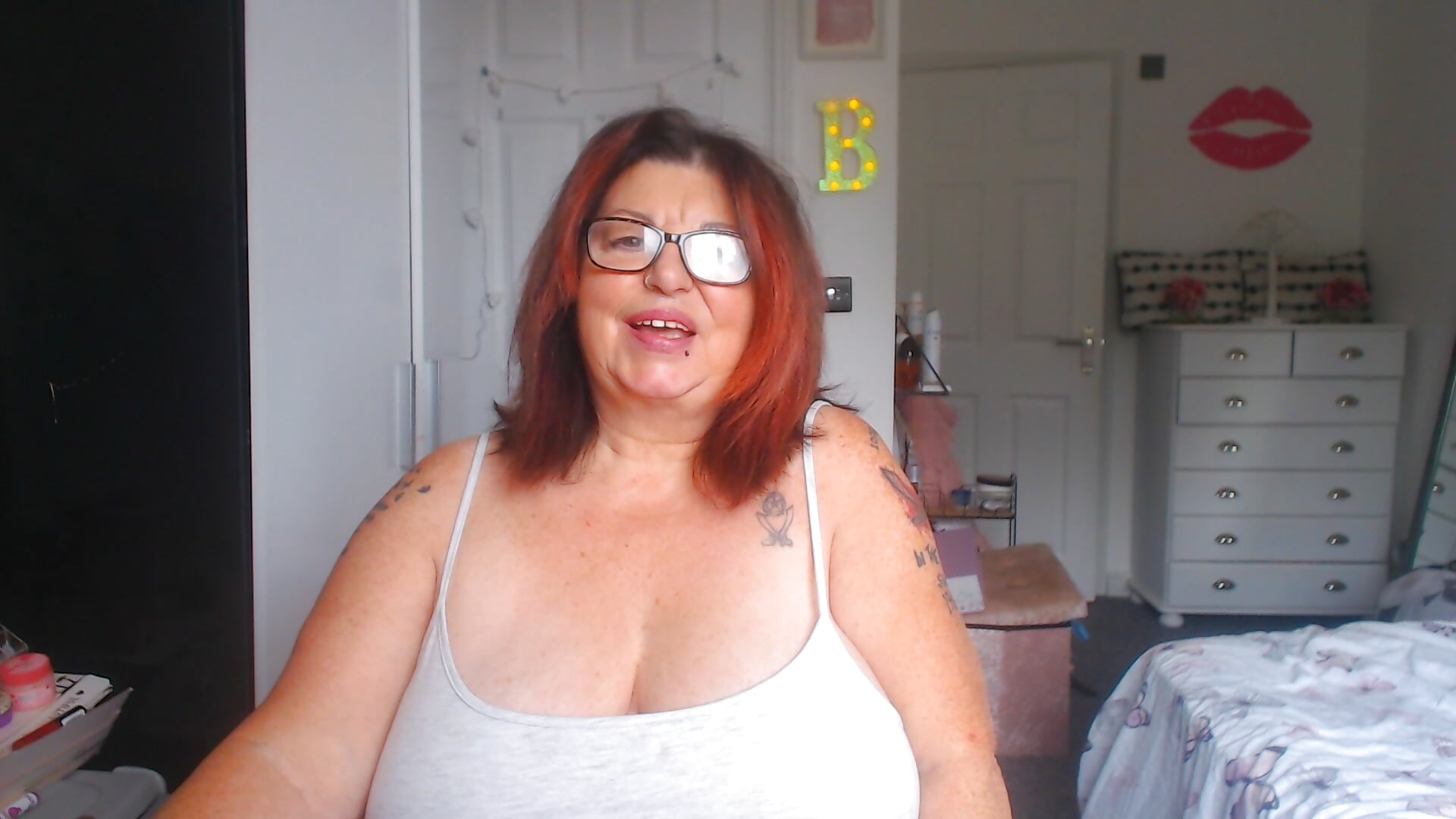A quick introduction from me xx - video di CougarBeccaX modella di cam