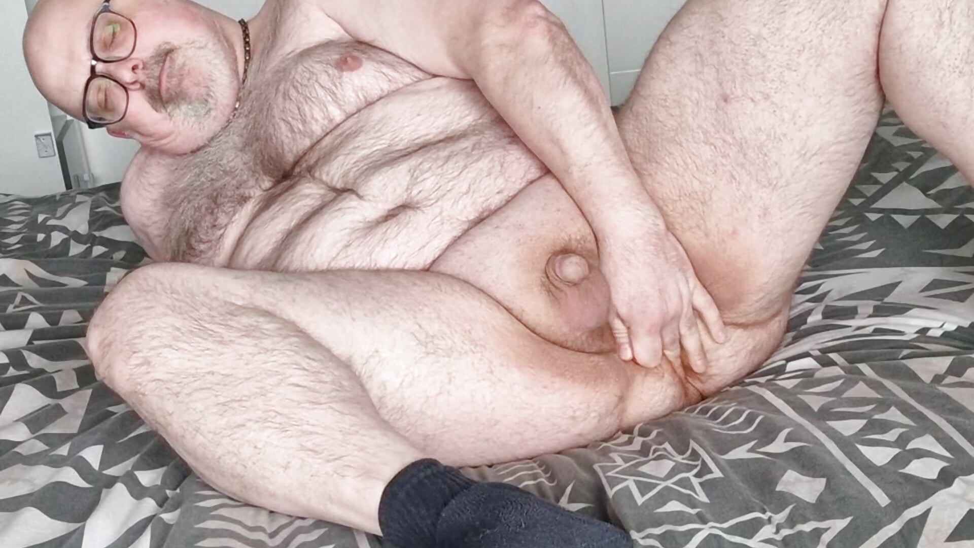 Playing on my bed❤️ - video by Cumlover197511 cam model
