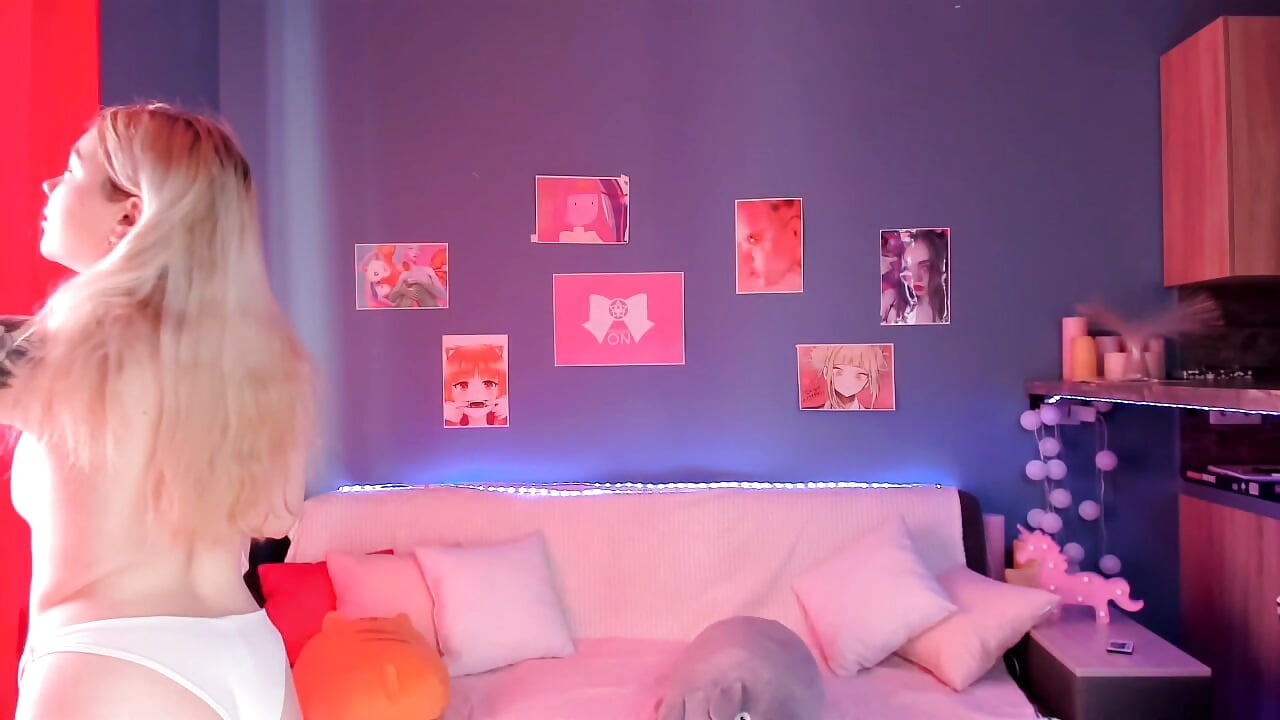 Chilling - video by MilenaSaint cam model