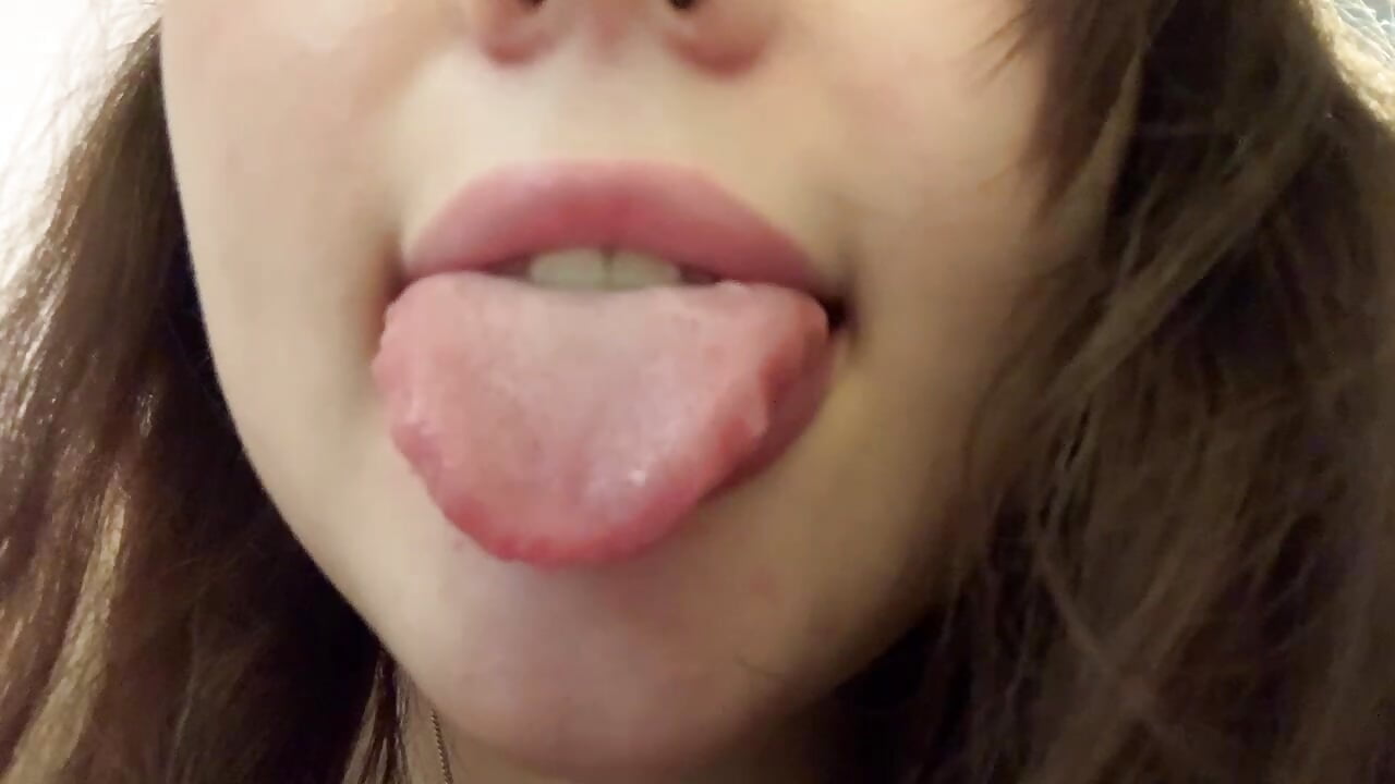 TONGUE PLAY - video by MilenaSaint cam model