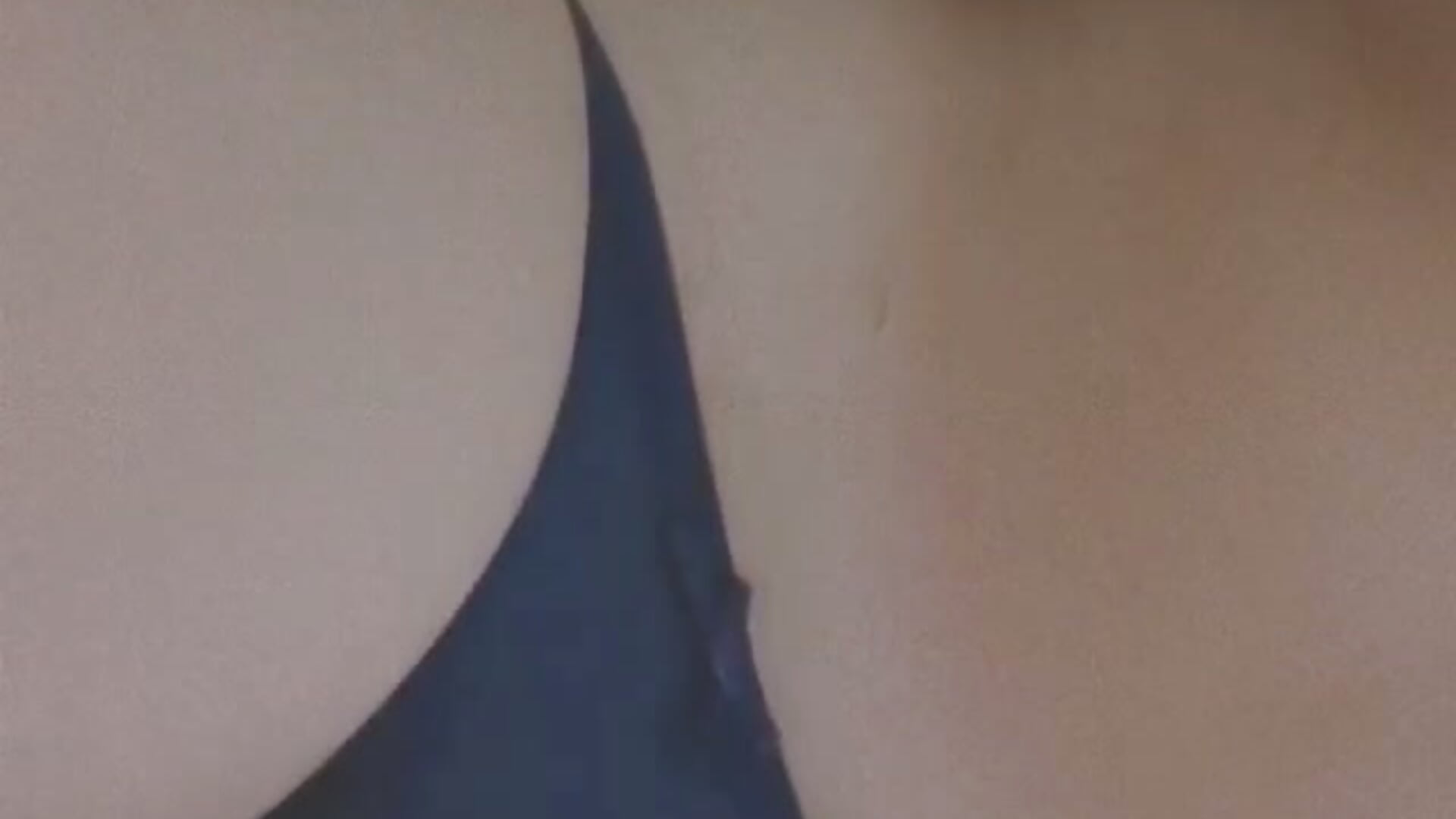 I wet my crevice# ich mache meine Spalte nass# - video by adya-aly cam model