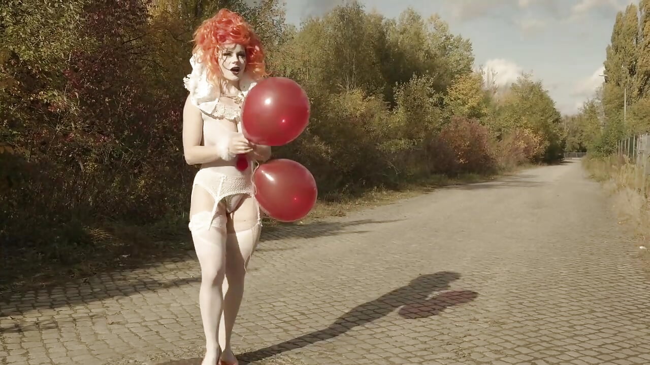 Pennywise: balloon fuck, masturbation and pee－カメラキャストのCruel_Aliceの動画