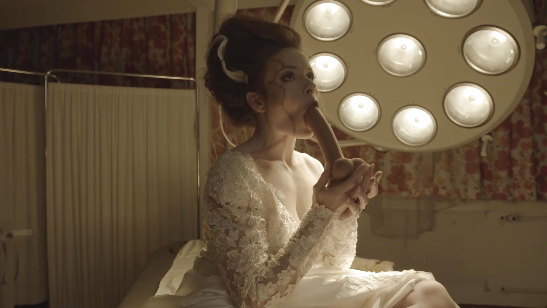 Frankenstein's Bride Dildo Fuck－カメラキャストのCruel_Aliceの動画