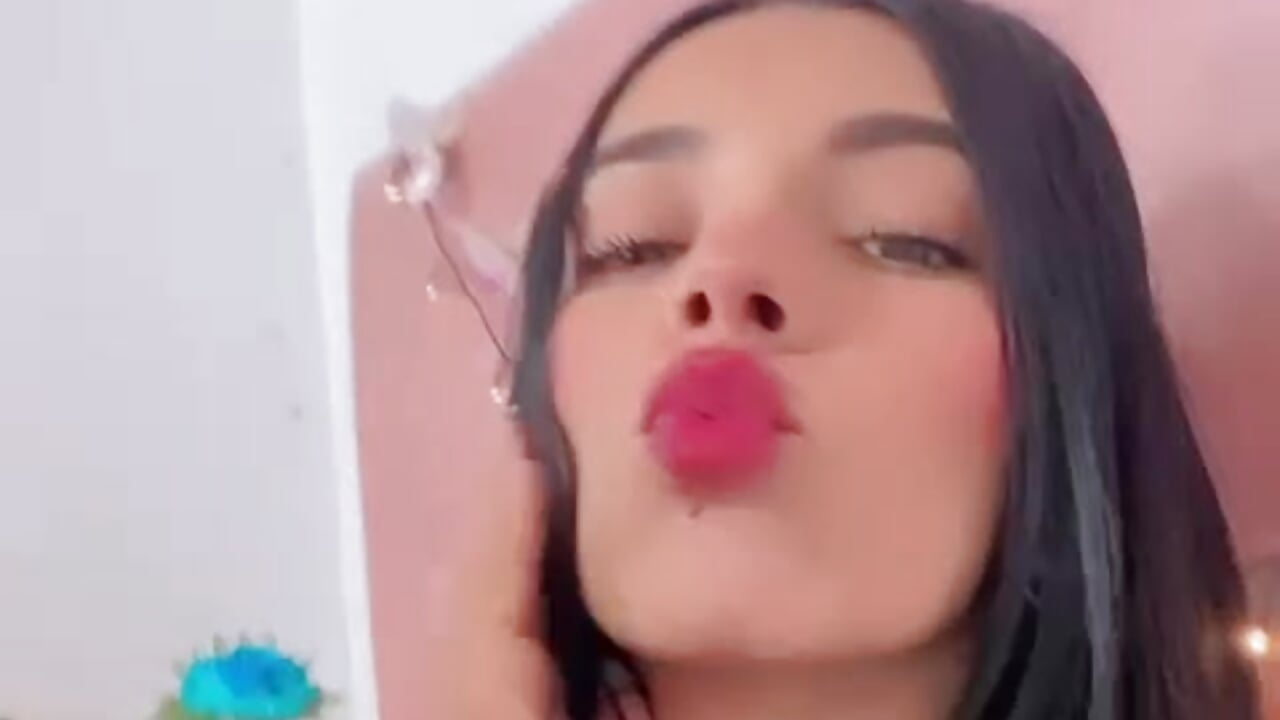 WhatsApp Video 2022-06-22 at 7,53,49 AM - video by bianca_lindaa cam model