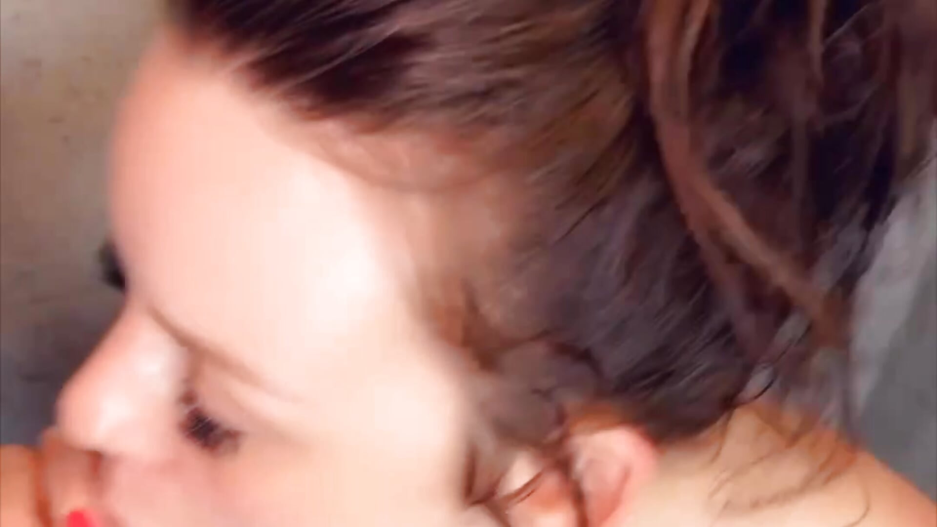 GETTING A FACIAL IN THE SHOWER - vídeo de SurayaStars-