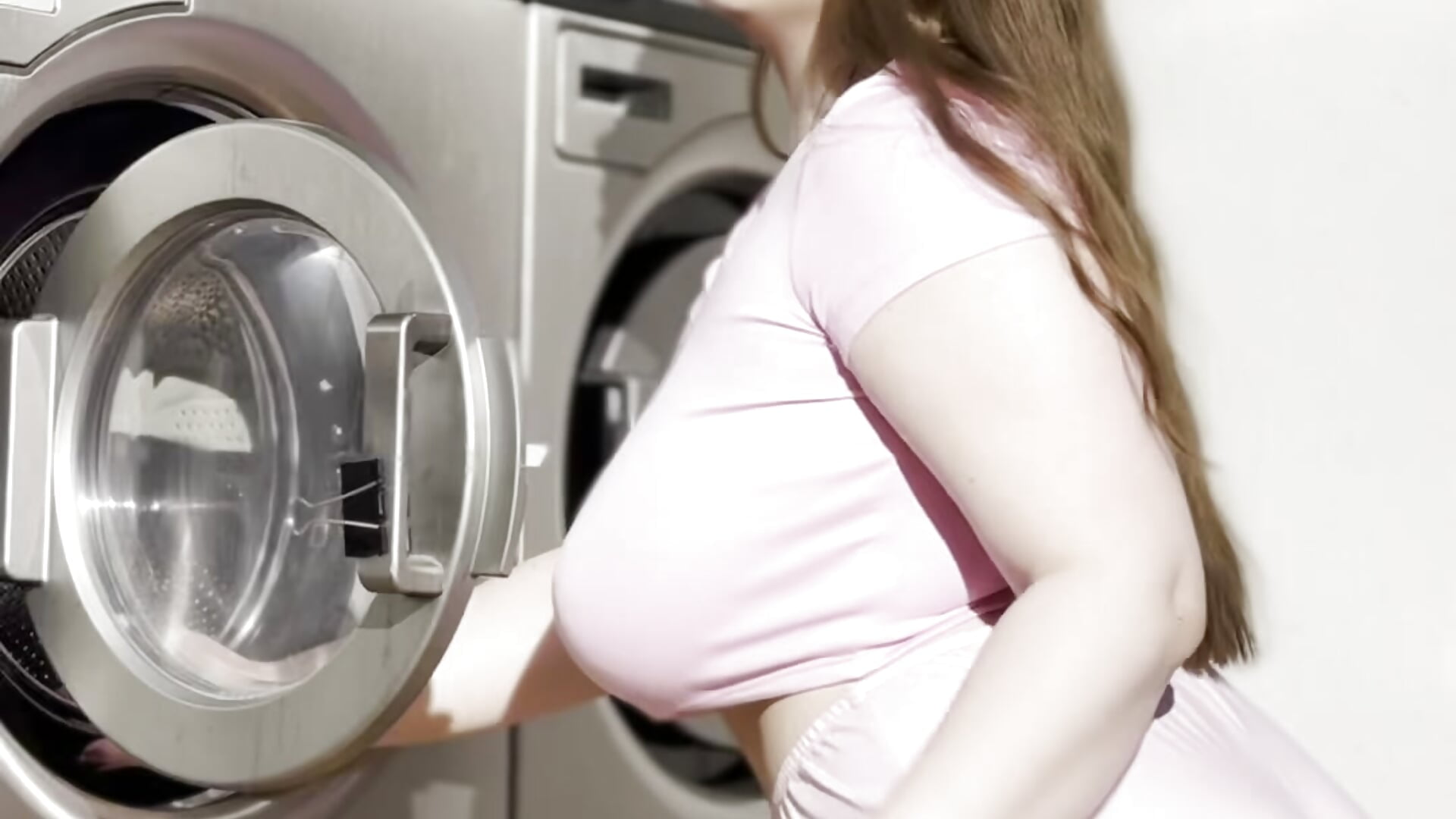 Behind the scenes in the laundry room - video oleh PixelGoddess kamera model