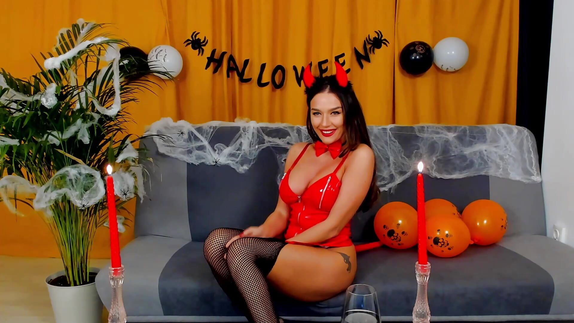 Small speach - video by BellaaDona cam model