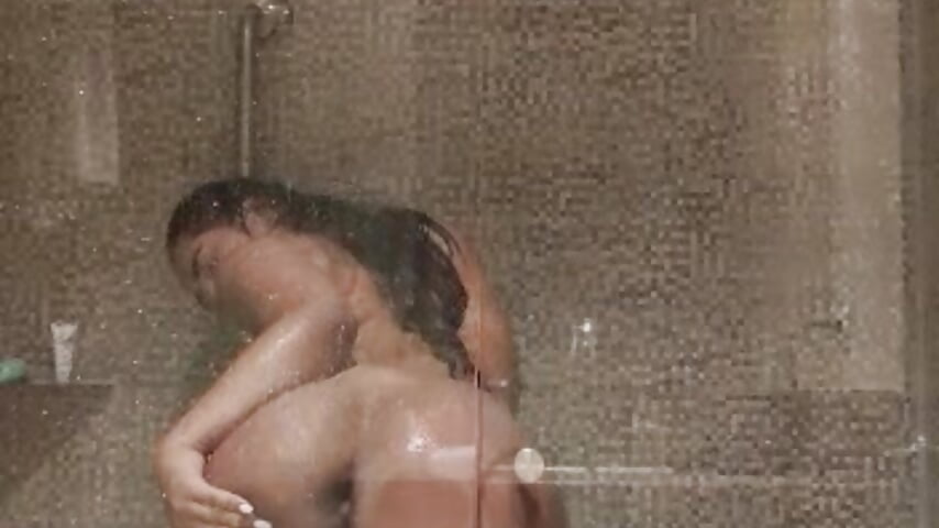 A QUICK HOT BATH– Isabella_dior kameramodell videója