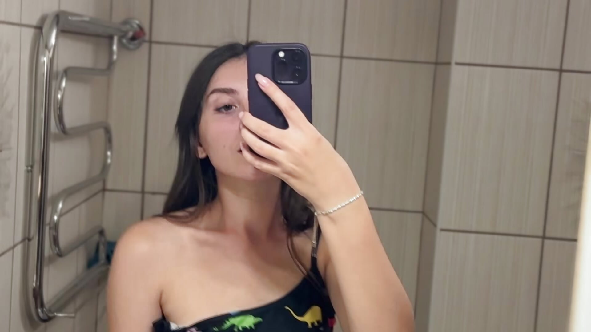 bathroom teasers - video by Ariana_Petite cam model