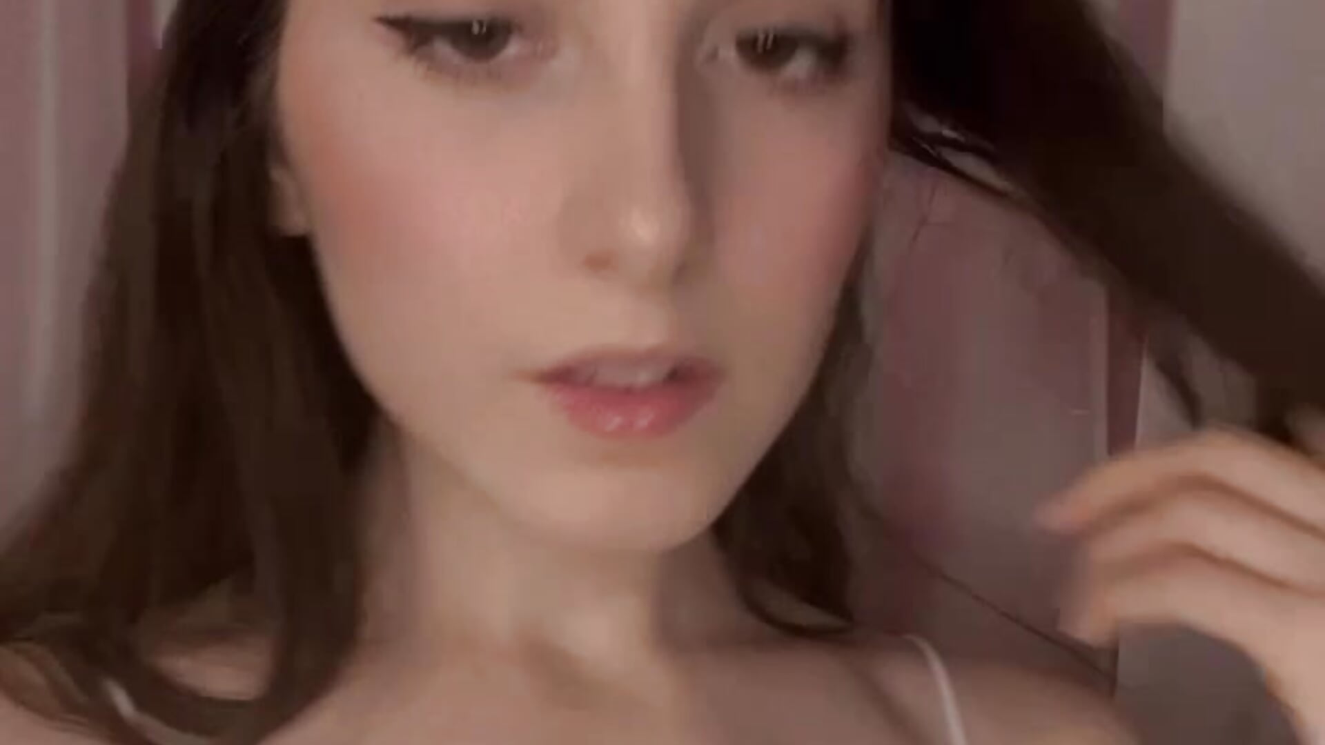 Bambi eyes - video by Ariana_Petite cam model