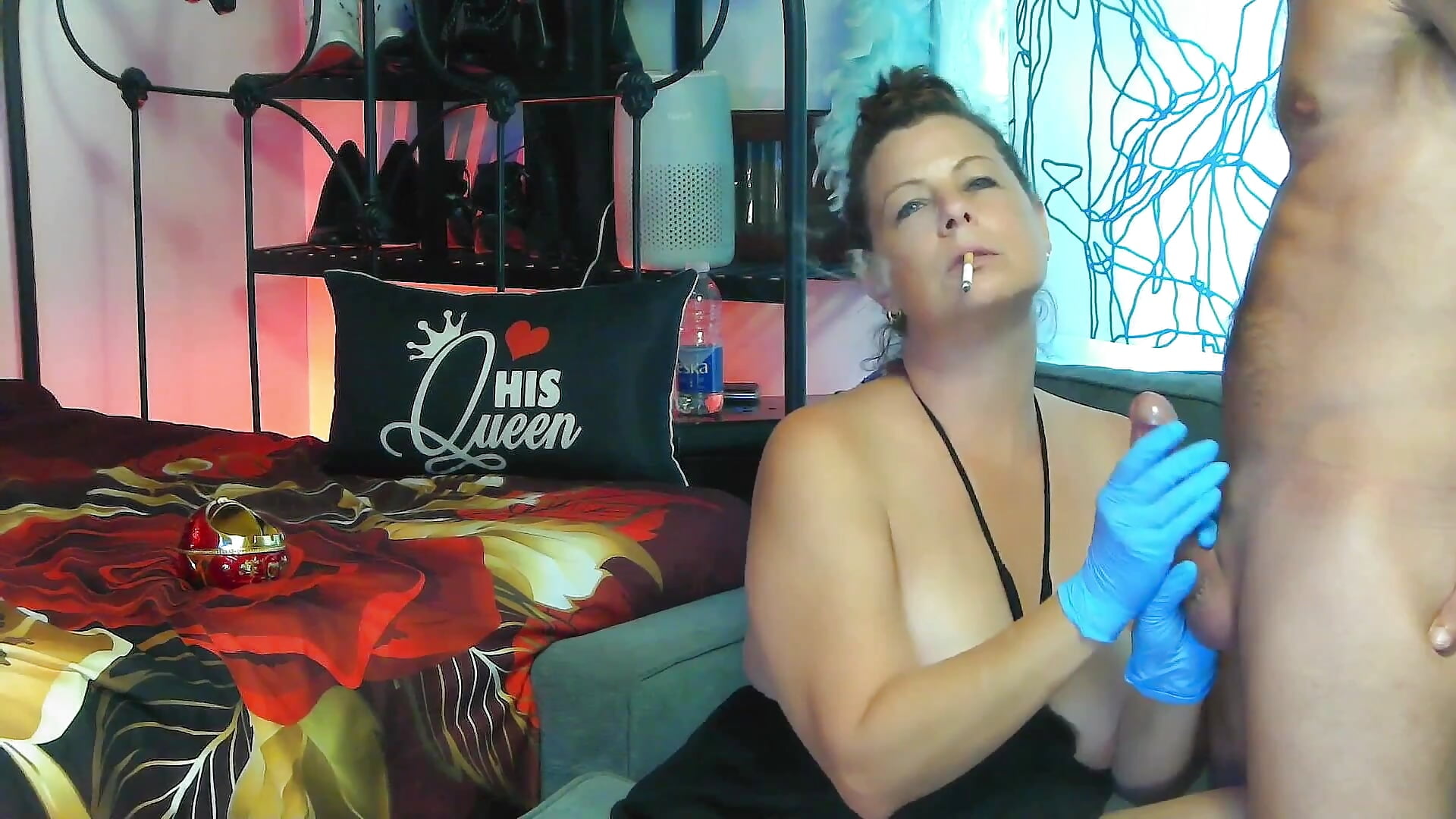 Gloves and Smoking Fetish Blowjob and Pussy Play Annonce - video by JadeandDamon cam model