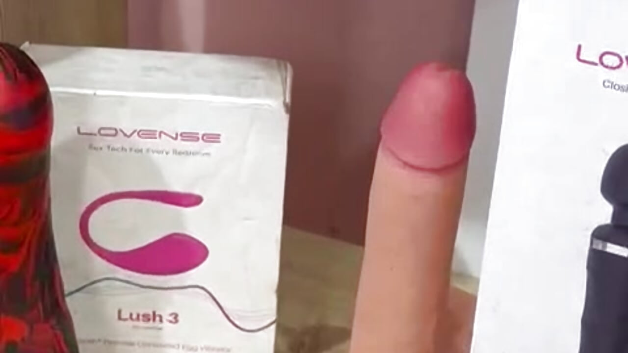 Which toy do you prefer? Choose yours! - vídeo de la modelo de cam leylla_