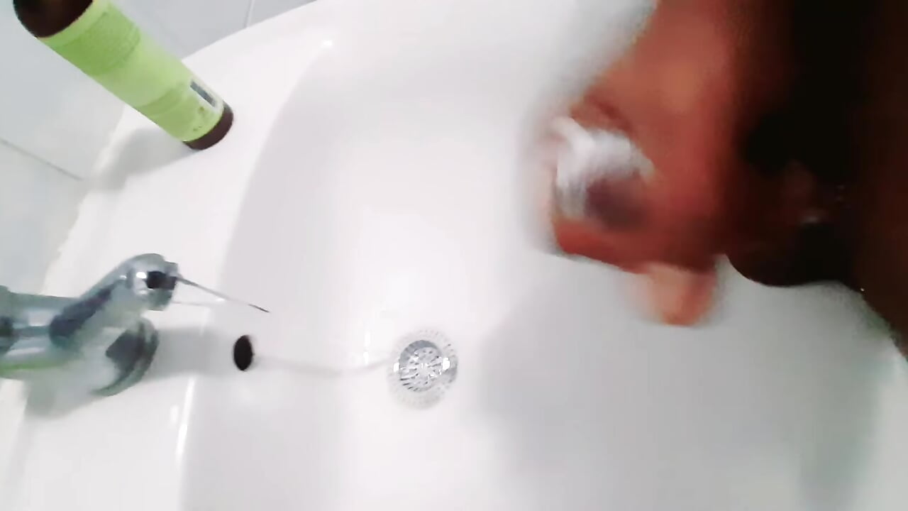 HUGE SHOOT BATHROOM - فيديو من joysex19 موديل الكام