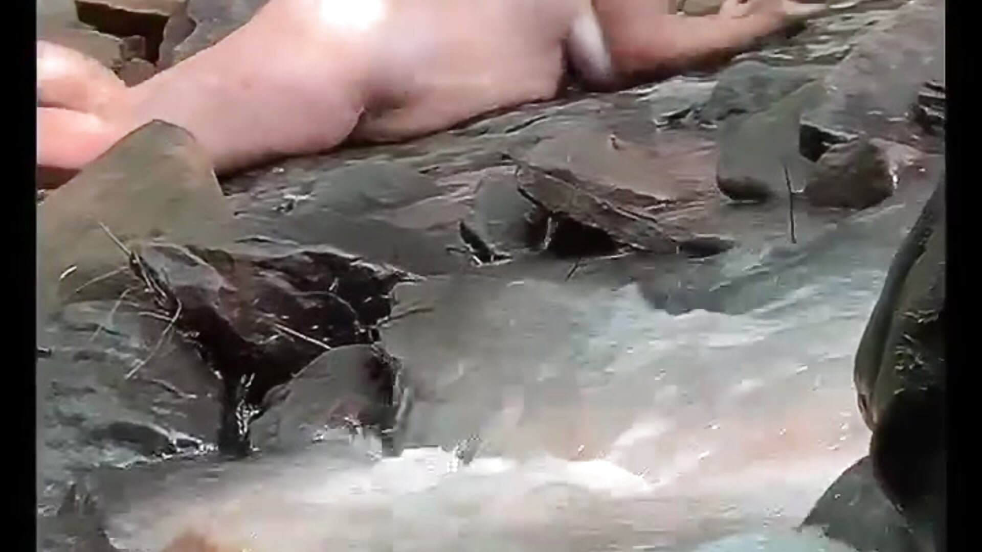 Bubbles by the creek - video di GoddessVex modella di cam