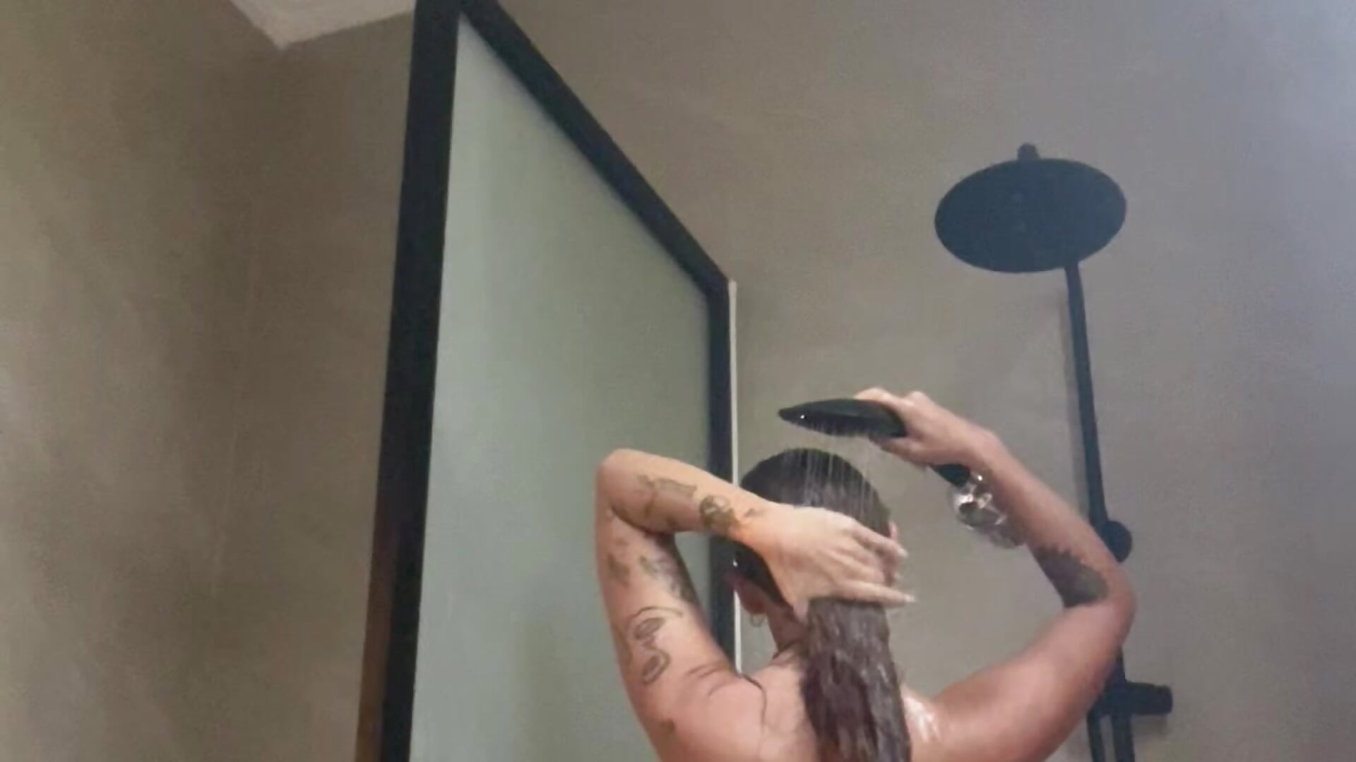 making myself cum with a shower head on my pussy - video by jessieamy cam model