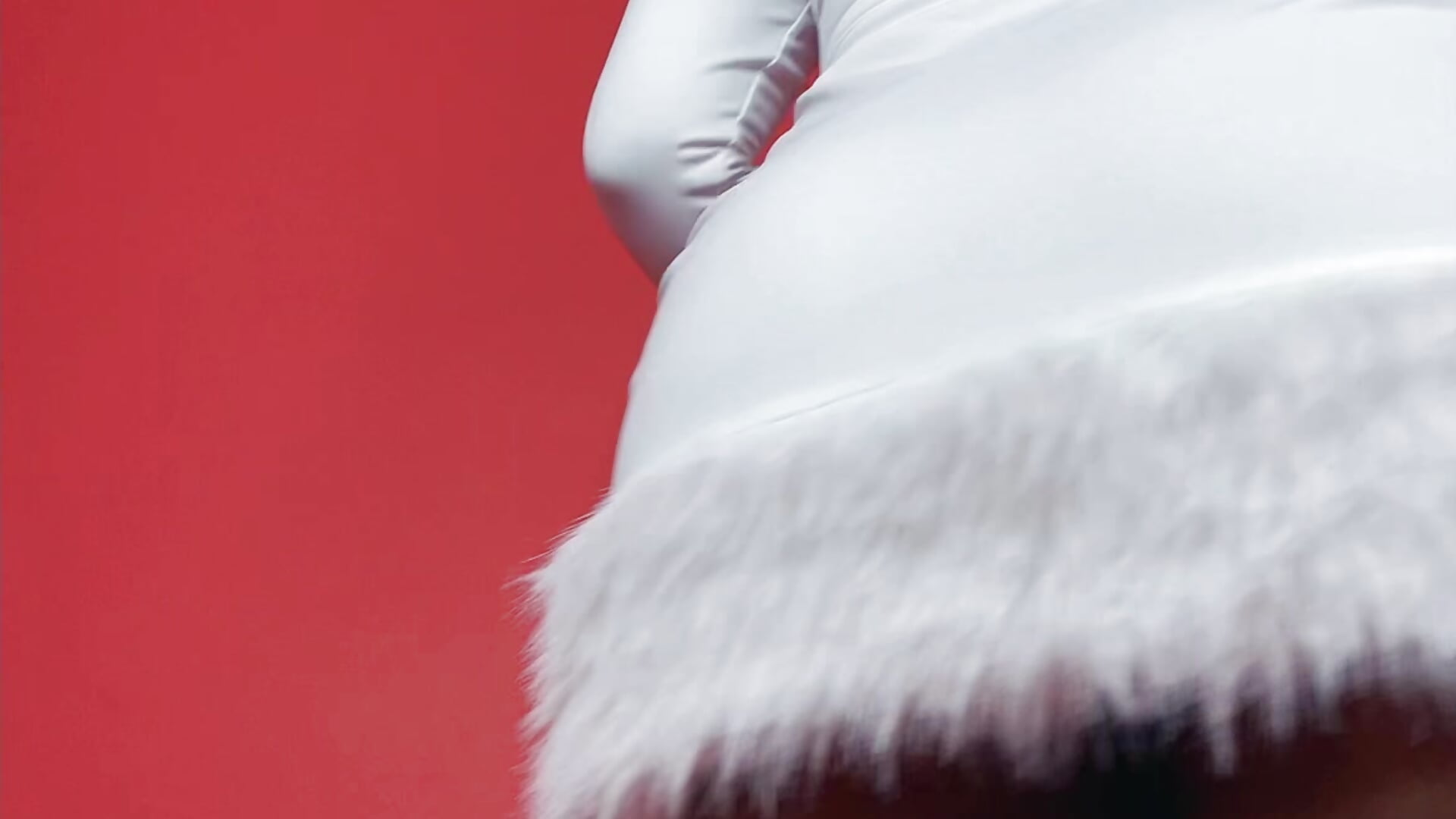 Snowbunny twerk - video by Cheybaaee cam model