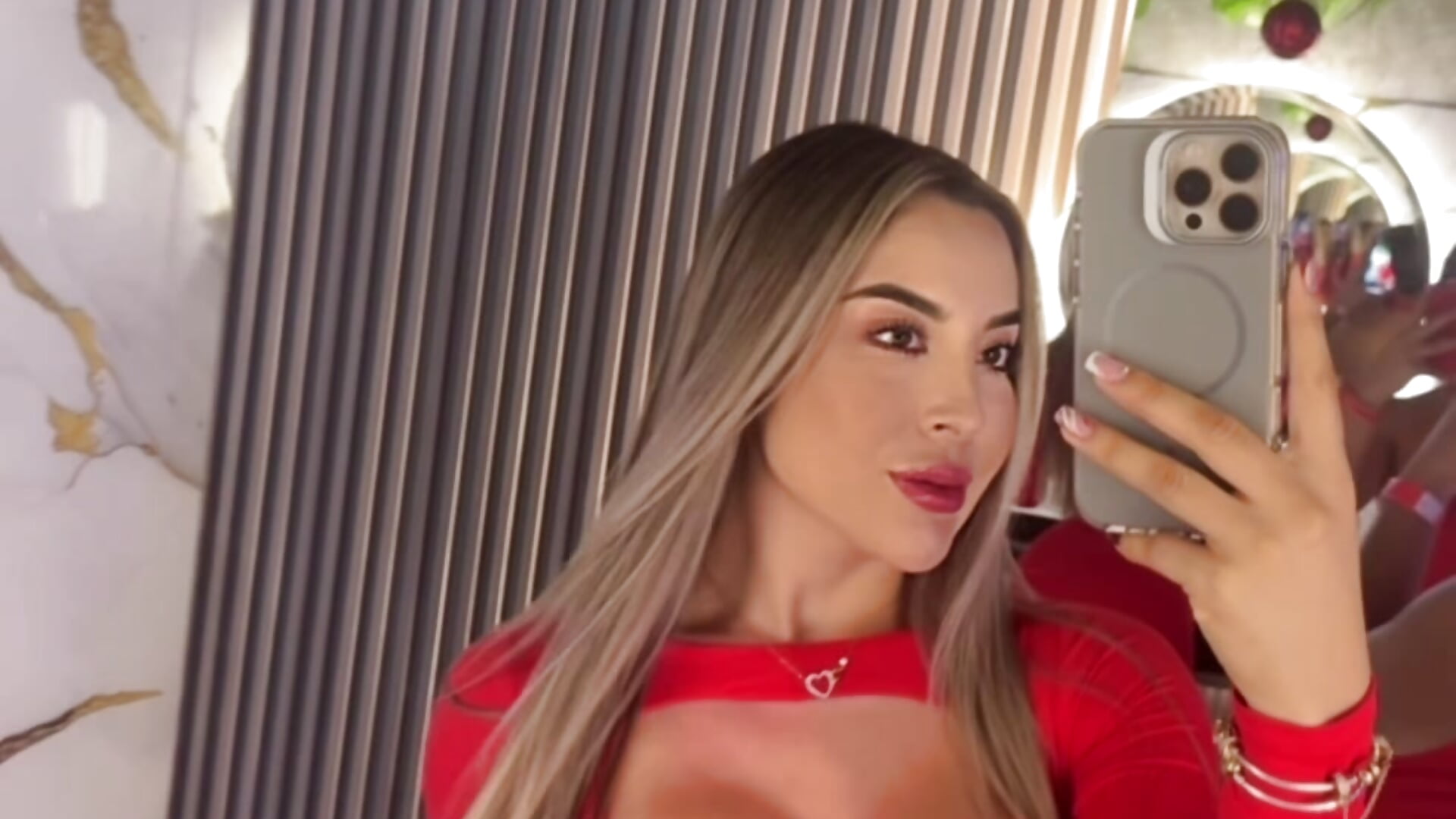 Happy New Year 2026: 🎆 - vidéo du modèle de showcams Alexa_seexy1