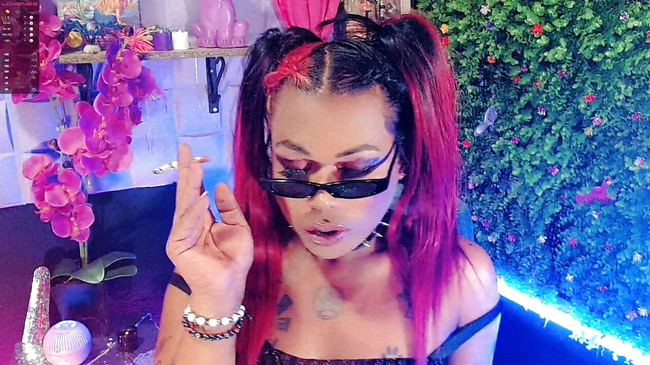 hello everyboday - video by tsviolett cam model