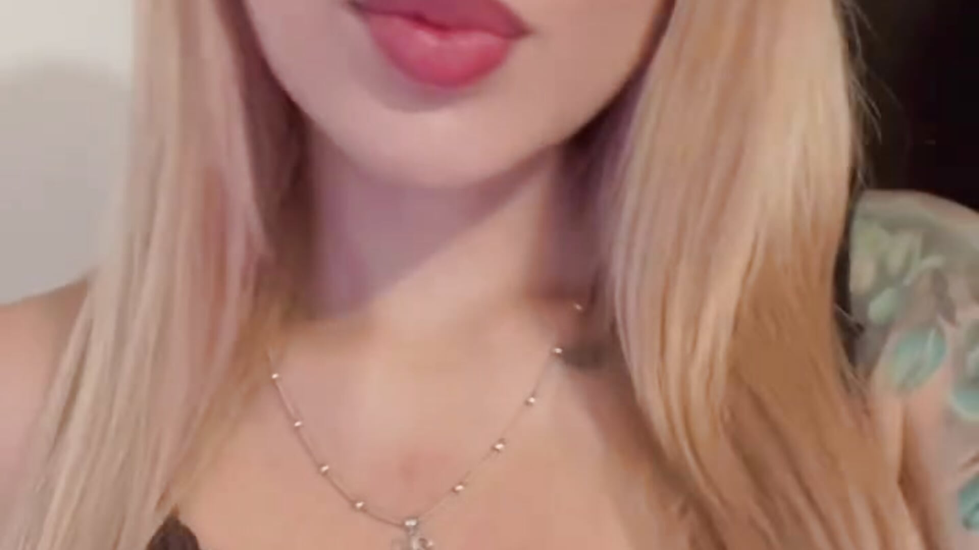 Welcome to my room love 🫶🏻 - video by megan_sexrose cam model