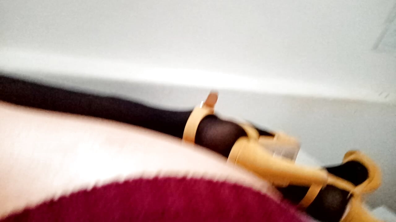 PLAY WITH HEELS. - video by Colombiana219 cam model