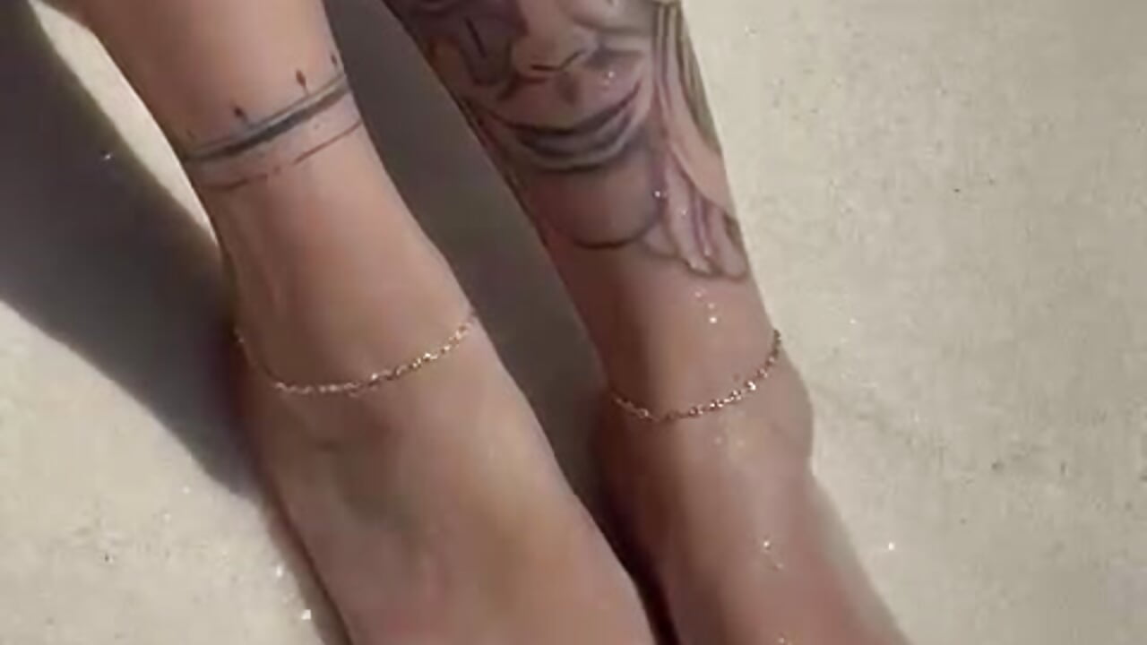 feets - video by aniiee_x cam model