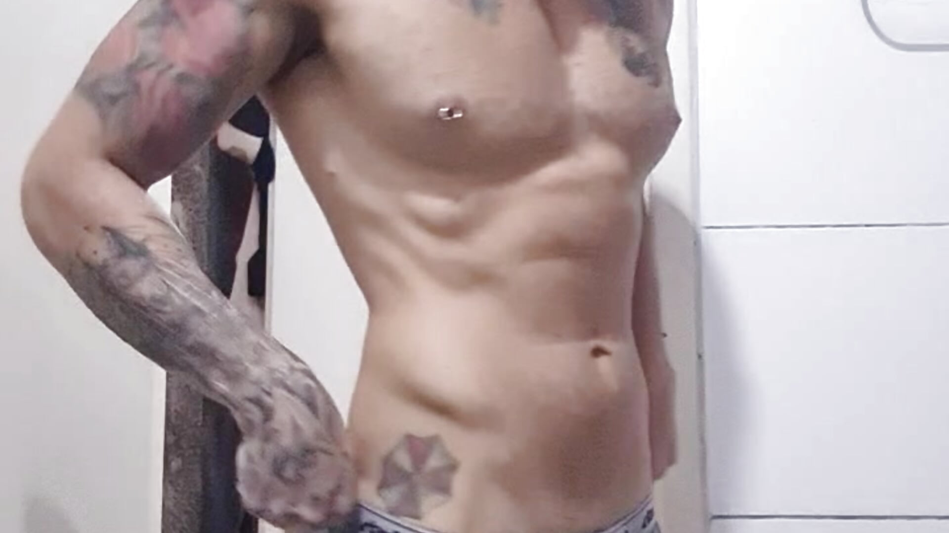 In rhe bathtoom - video av NycolasRJ cam model