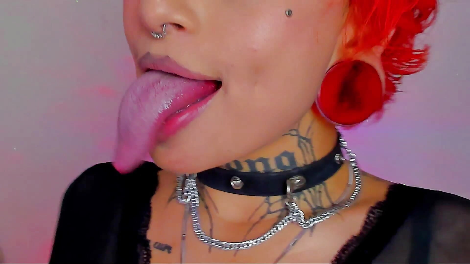 Zoom mouth and bigh tongue 🙈👅🍆