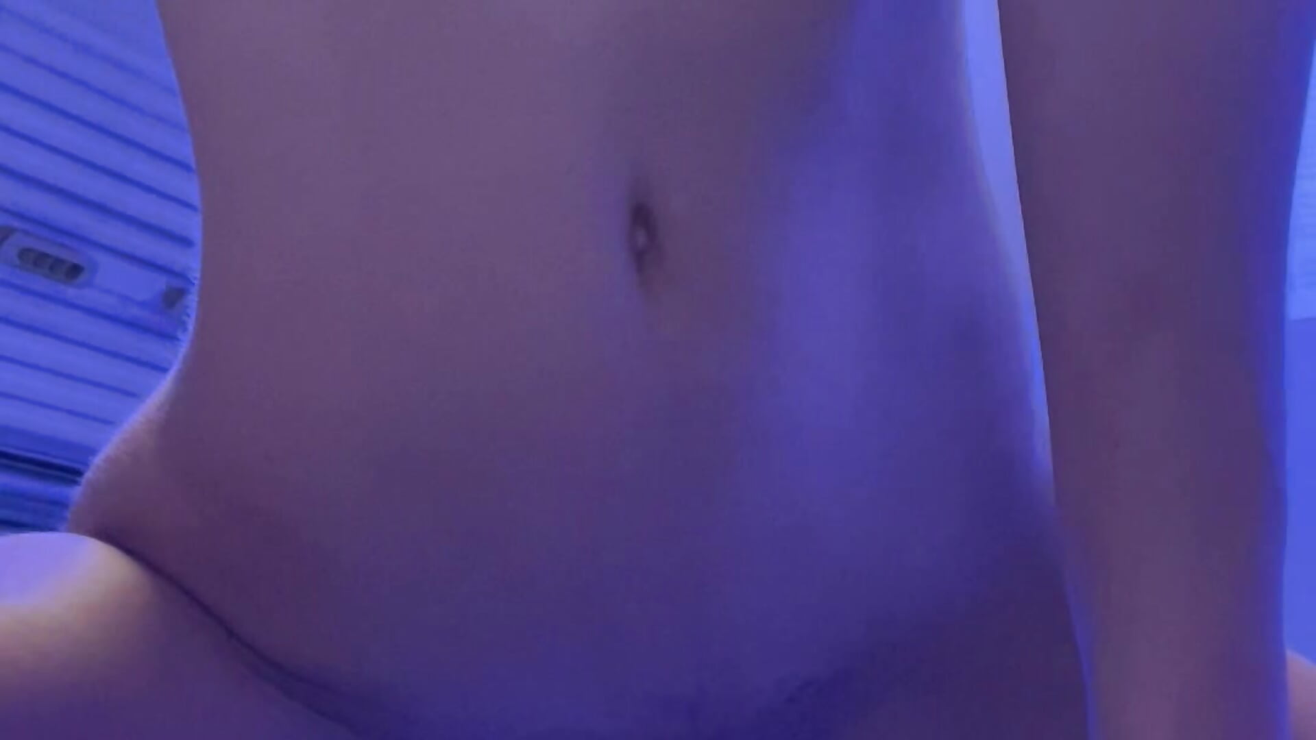 Fingering pussy before i tan - video của người mẫu cam Alyssa_rhoades