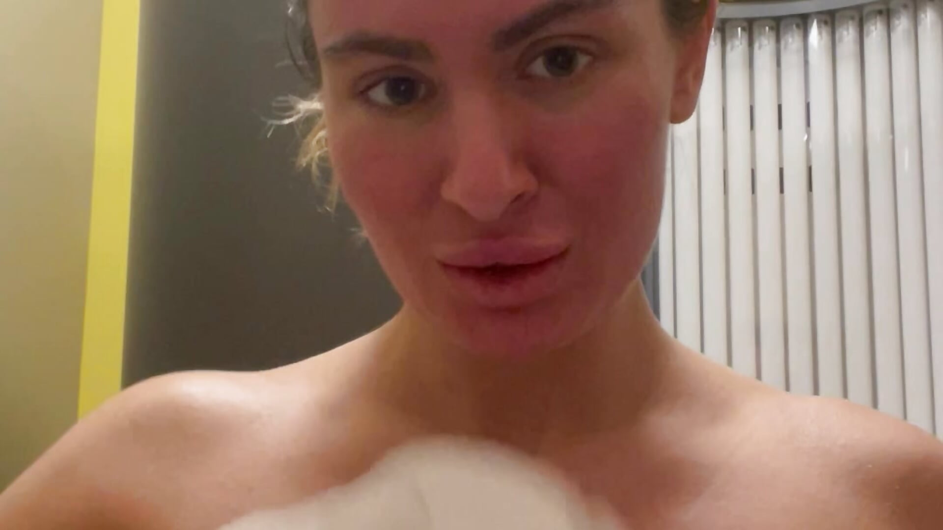 Tanning bed fun - video của người mẫu cam Alyssa_rhoades