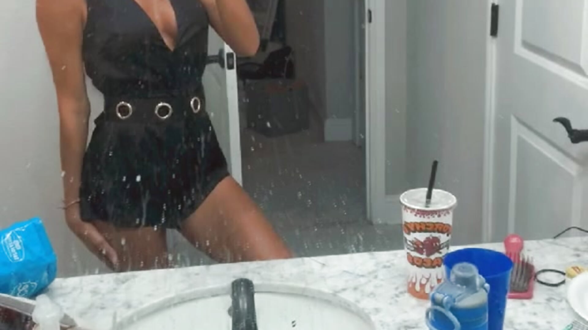 When i was 18, dancing in my bathroom - vidéo du modèle de showcams Alyssa_rhoades