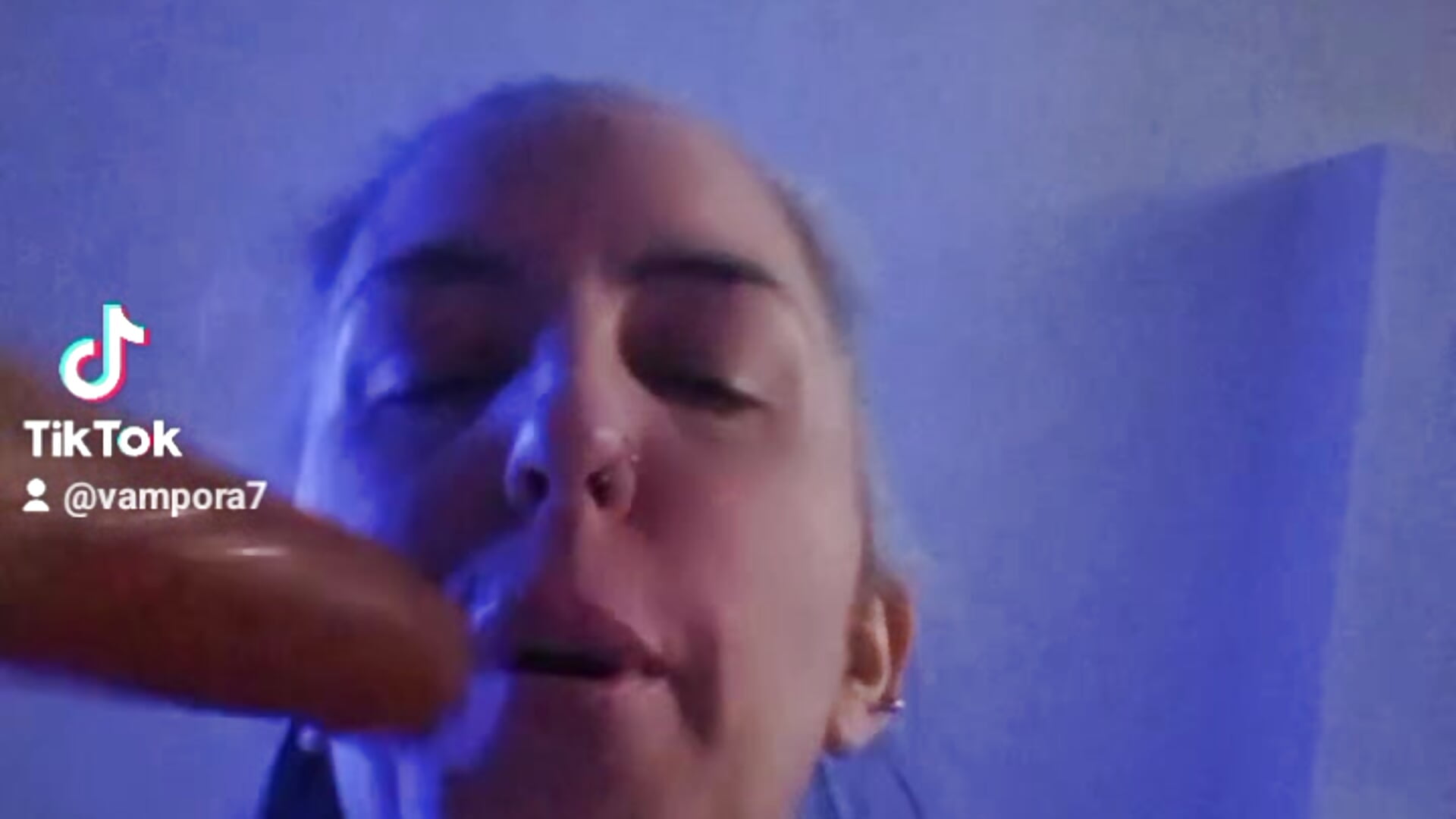 GARGANTA PROFUNDA – video modela na kameri vamporasuccubus19777