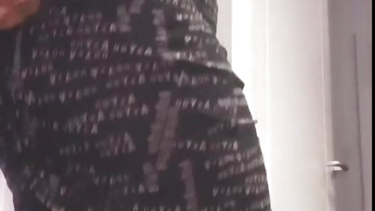 Trying on an outfit - відео від вебкаммоделі Sashvee