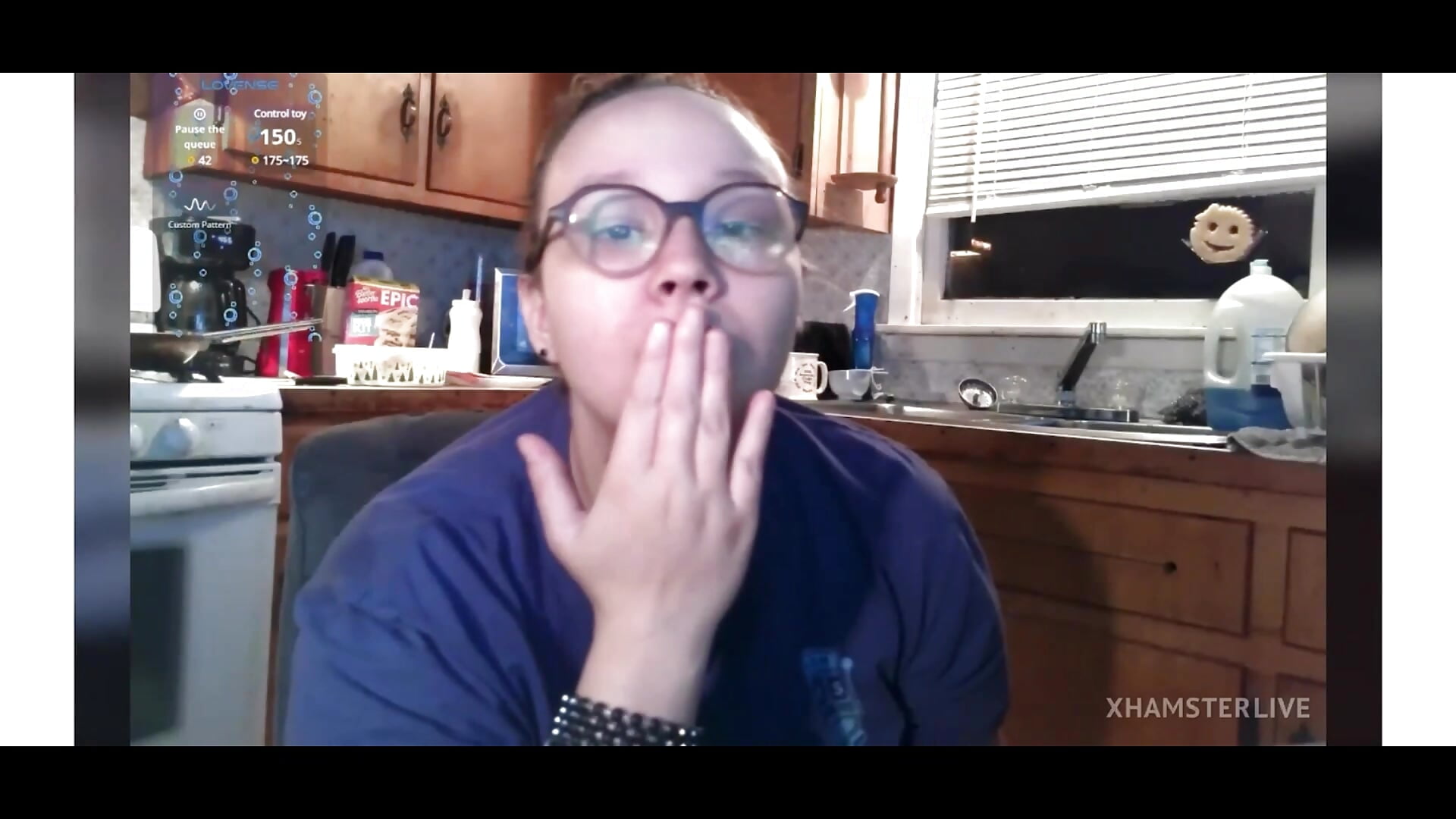 Have a kiss - video by TurtleLady420 cam model