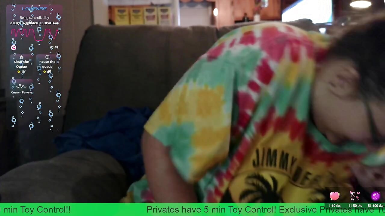 turtle splashing herself with squirt for 1 min straight