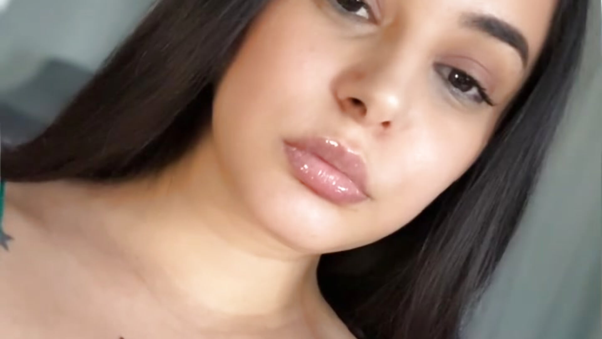 F1E93971-5742-437D-80EE-913D43E64D2A.mp4 - clip cu Evamoon10 model videochat