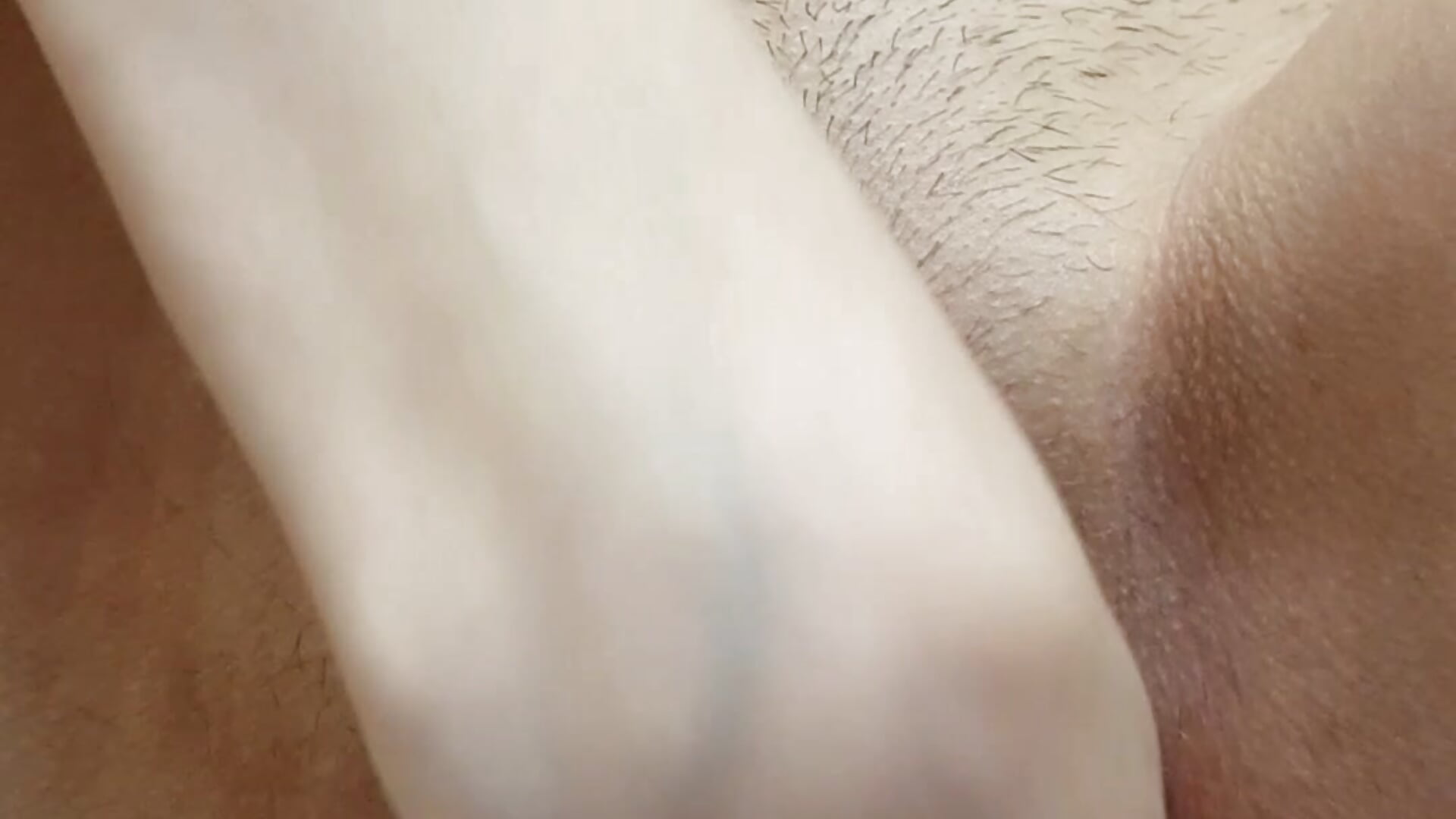 Alice hammers tomatoes in her pussy with a cucumber to make ketchup - video by alisacucumber cam model