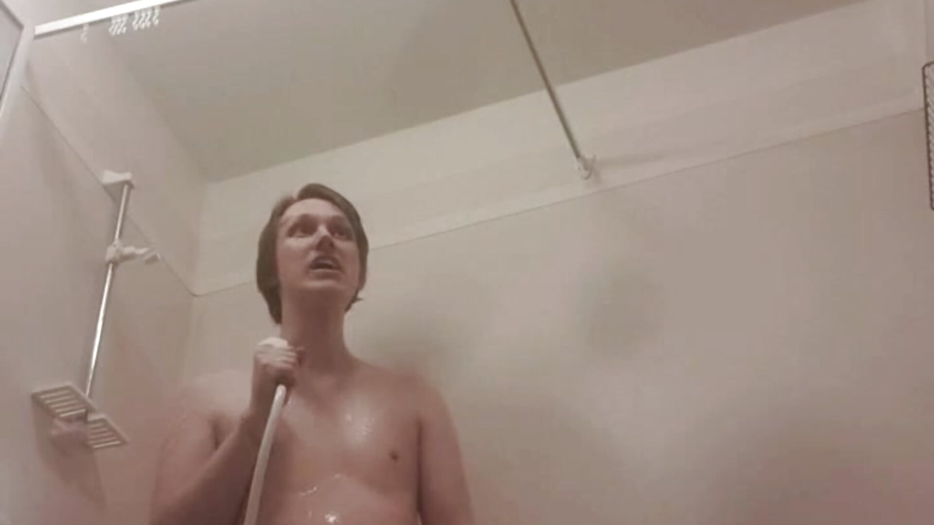 I wanna take an shower  in my friends house - video by FastBoy00 cam model