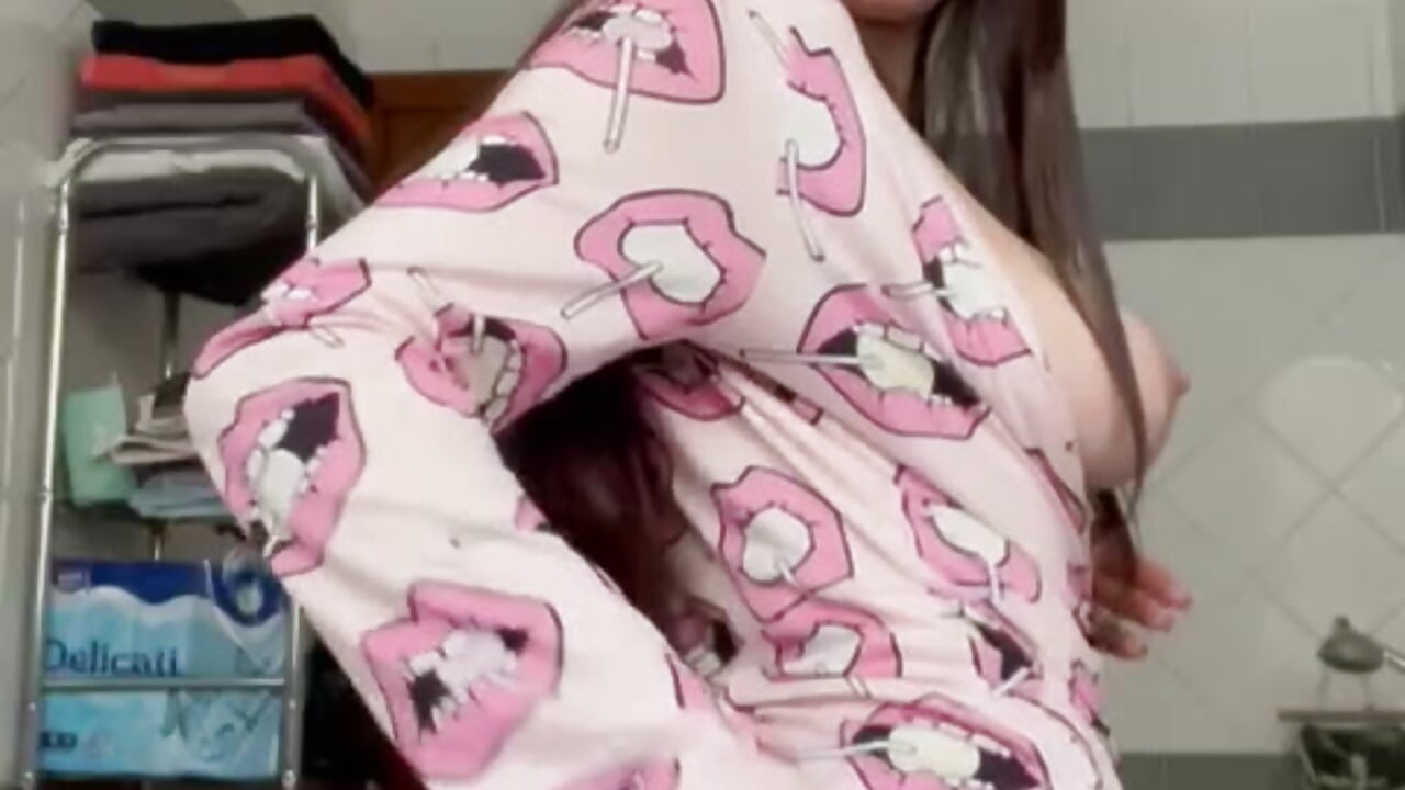 Roleplay: per il mio fratellino mi sono spogliata e ho cavalcato il dildo😈 - video by couplepenetration cam model