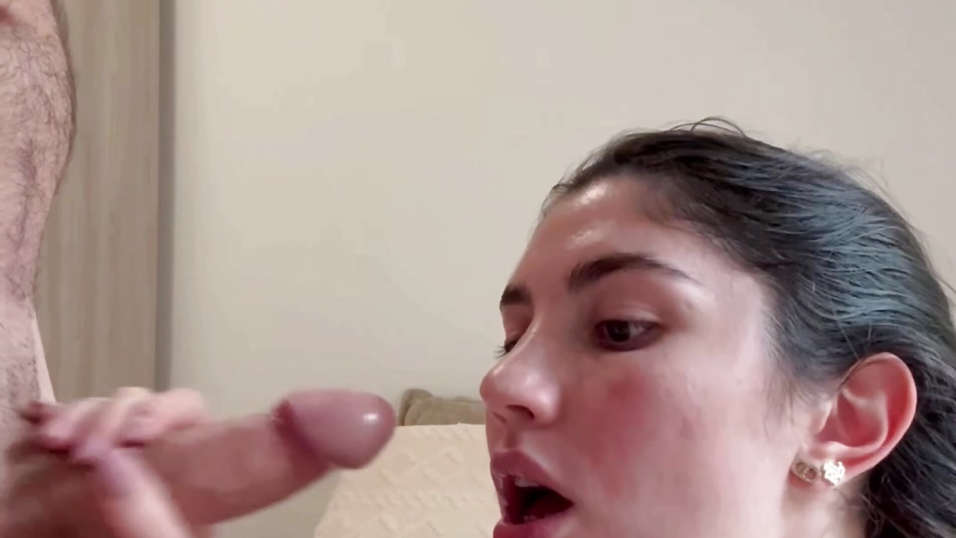 In primo piano con le tette nude, pompino, gola profonda e l’ho fatto sborrare sulla mia faccia🥵💦 - video oleh couplepenetration kamera model