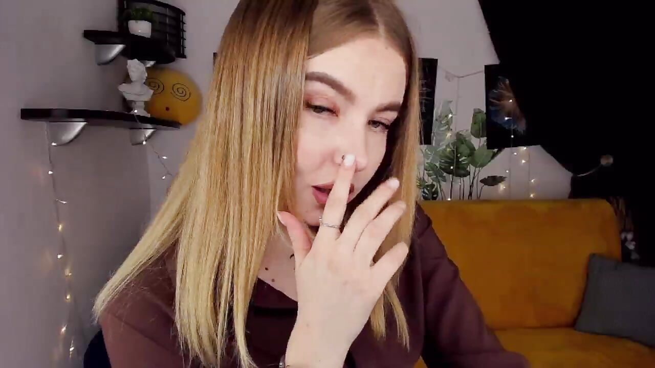 Piercing - vídeo de ViolettaLopez modelo de câmara