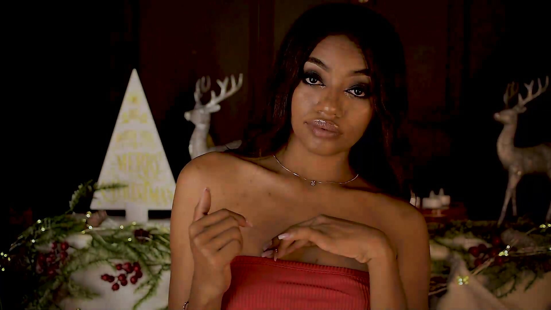 finger in pussy and dildo on pussy + blow job 🎄 - vídeo de la modelo de cam Shana_03