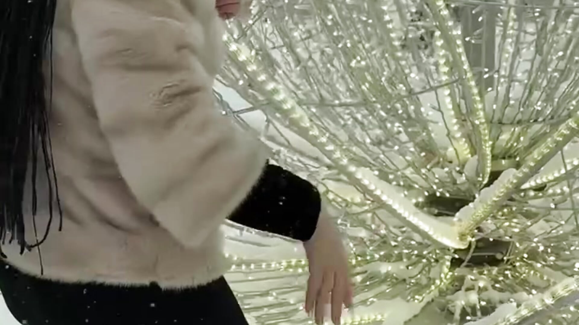 Winter has turned on its magic mode - video by Cutie_orgasm cam model