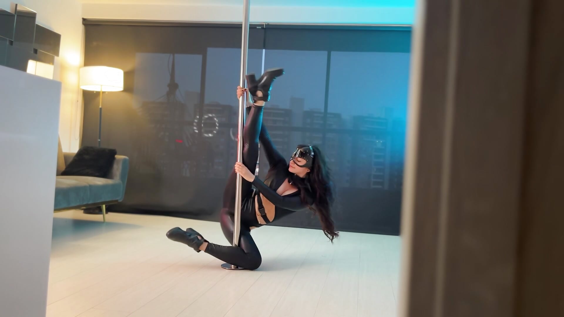 Pole dance & POV Blow JOB bbc with a hot outfit - video by mandi4pole_ cam model